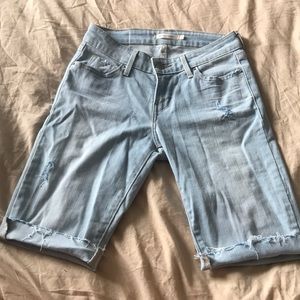 Levi’s 811 curvy skinny’s mid cut offs size 27
